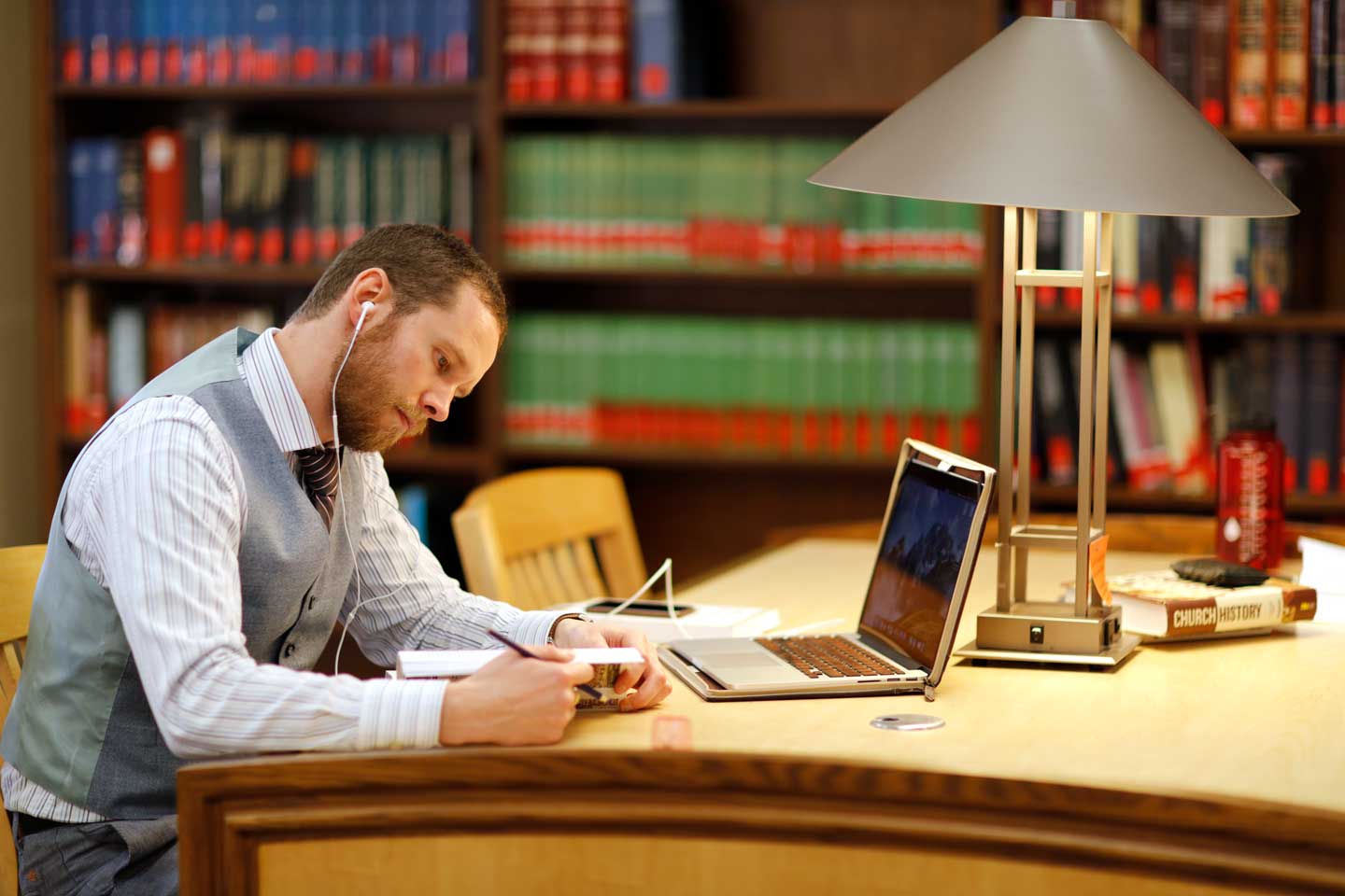 A student studying in the library, Graduate School of Theology