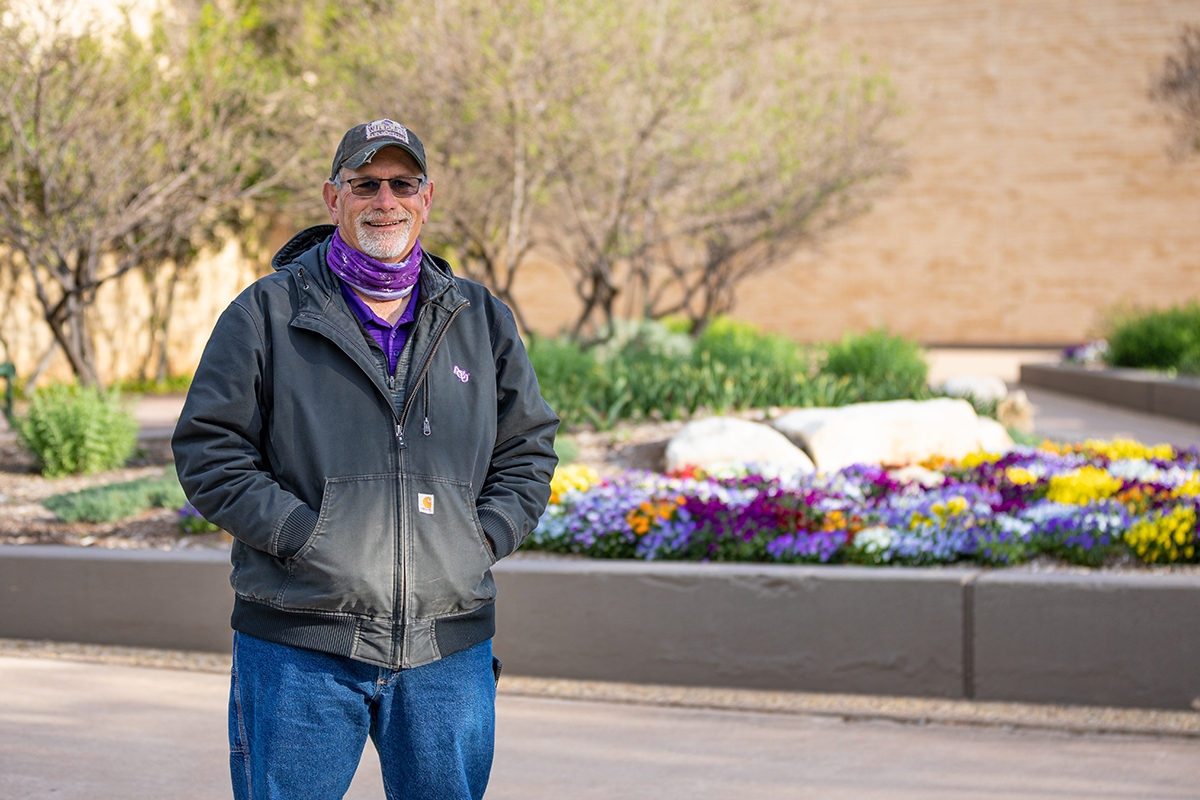 Scott Warren, ACU’s director of grounds and landscaping, and his crew keep the campus looking beautiful year-round and aim to brighten the day of every person who spends time on the Hill.